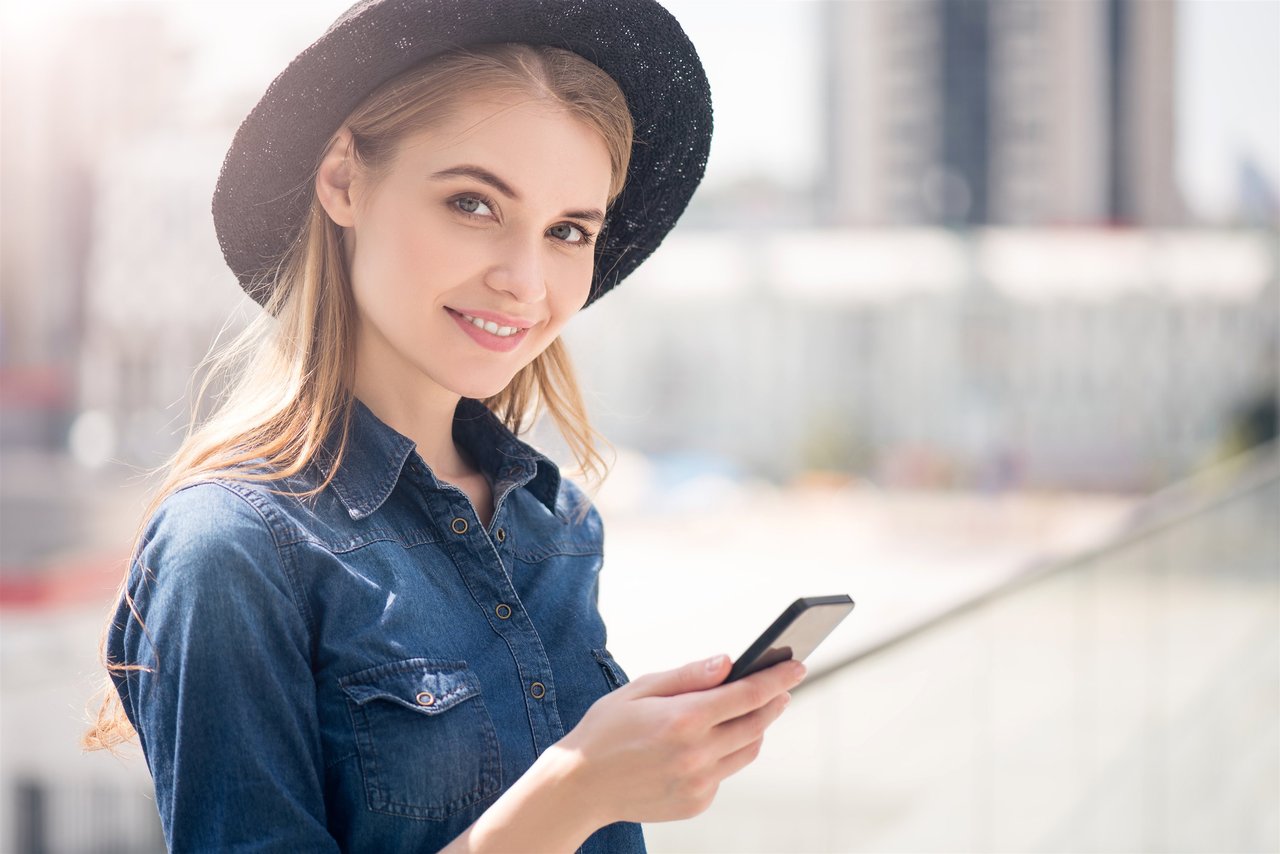 First Date Icebreaker Questions to Start the Conversation